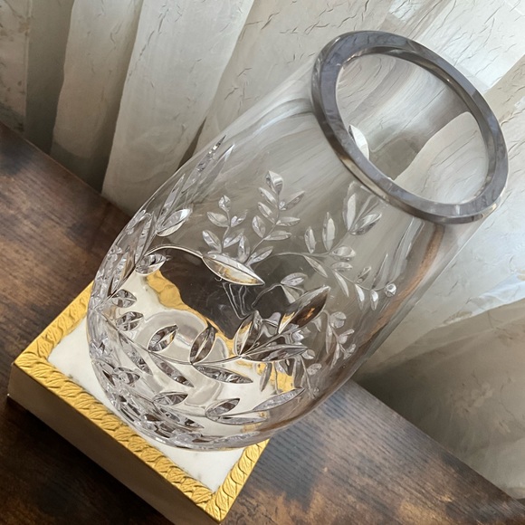 Vintage Crystal Cut Lead Glass Leaf Design Bud Vase - Picture 8 of 9